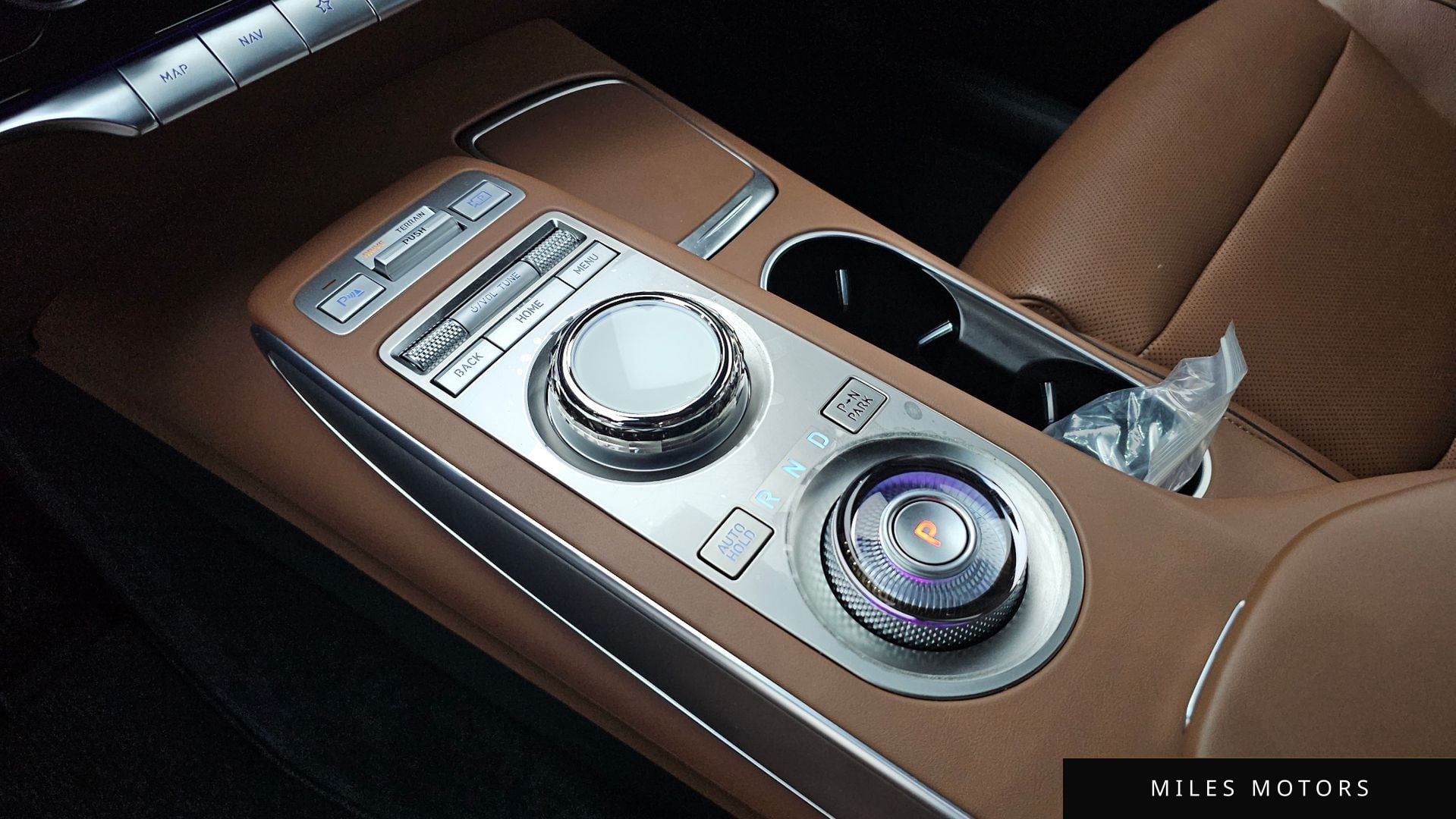 Genesis GV70 2023 — миниатюра 9