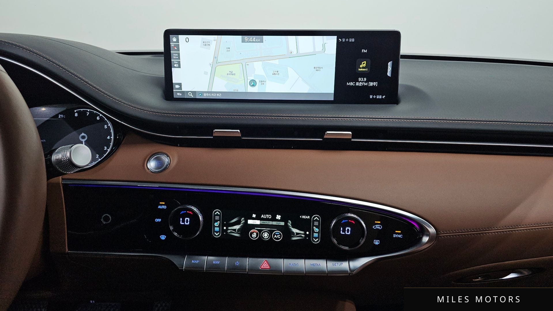 Genesis GV70 2023 — миниатюра 12
