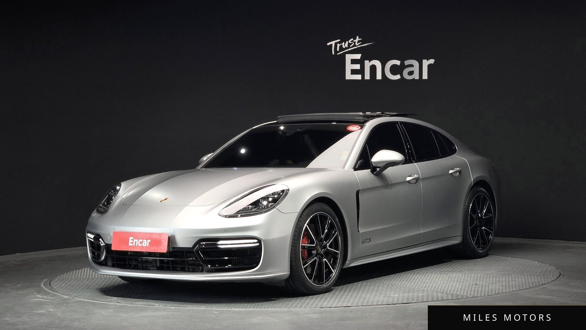 Porsche Panamera 2019 — фото 1 из 12