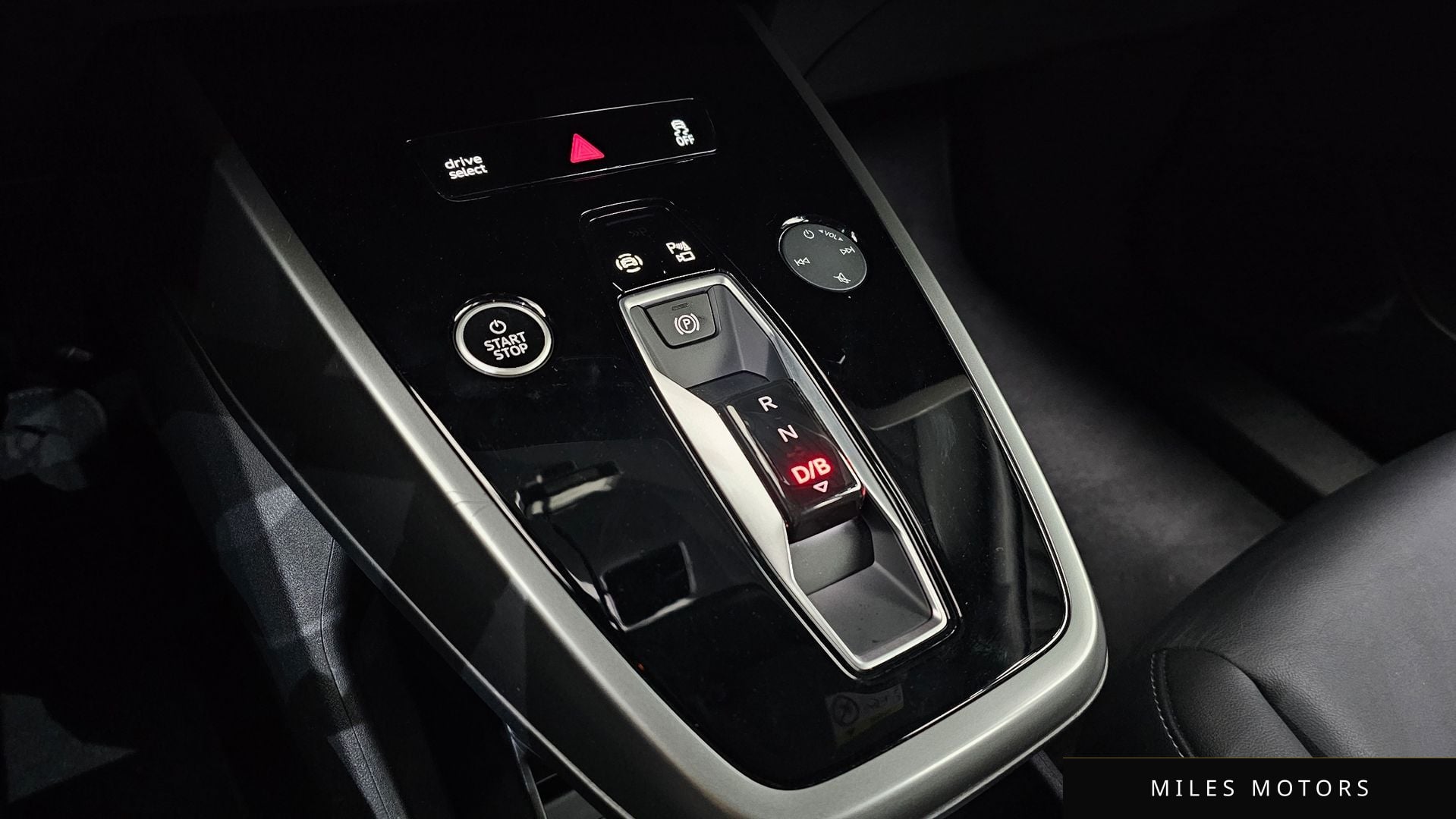 Audi Q4 e-tron 2025 — миниатюра 12