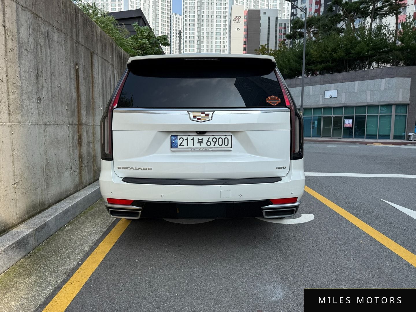 Cadillac Escalade 2023 — миниатюра 4