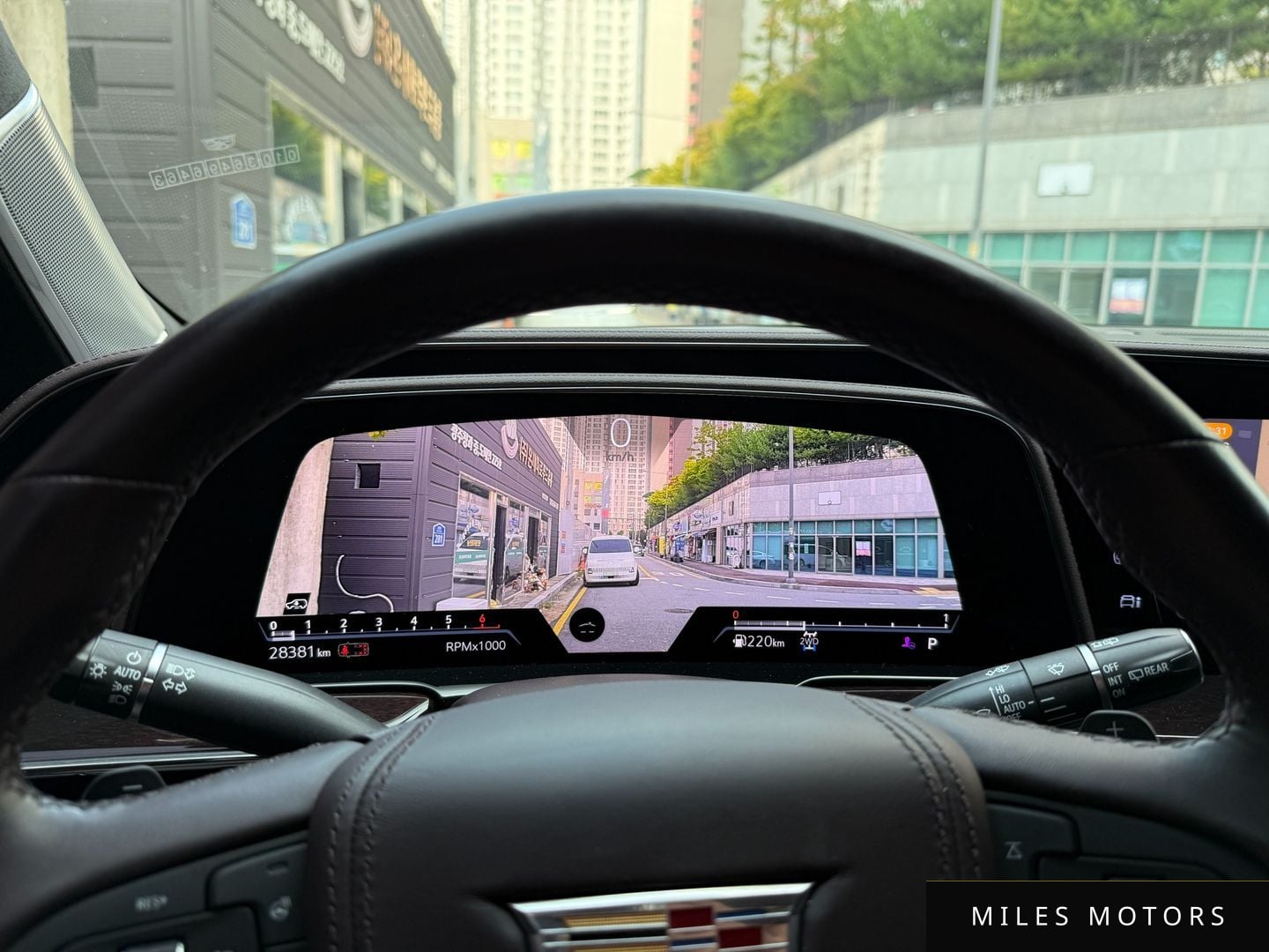 Cadillac Escalade 2023 — миниатюра 8