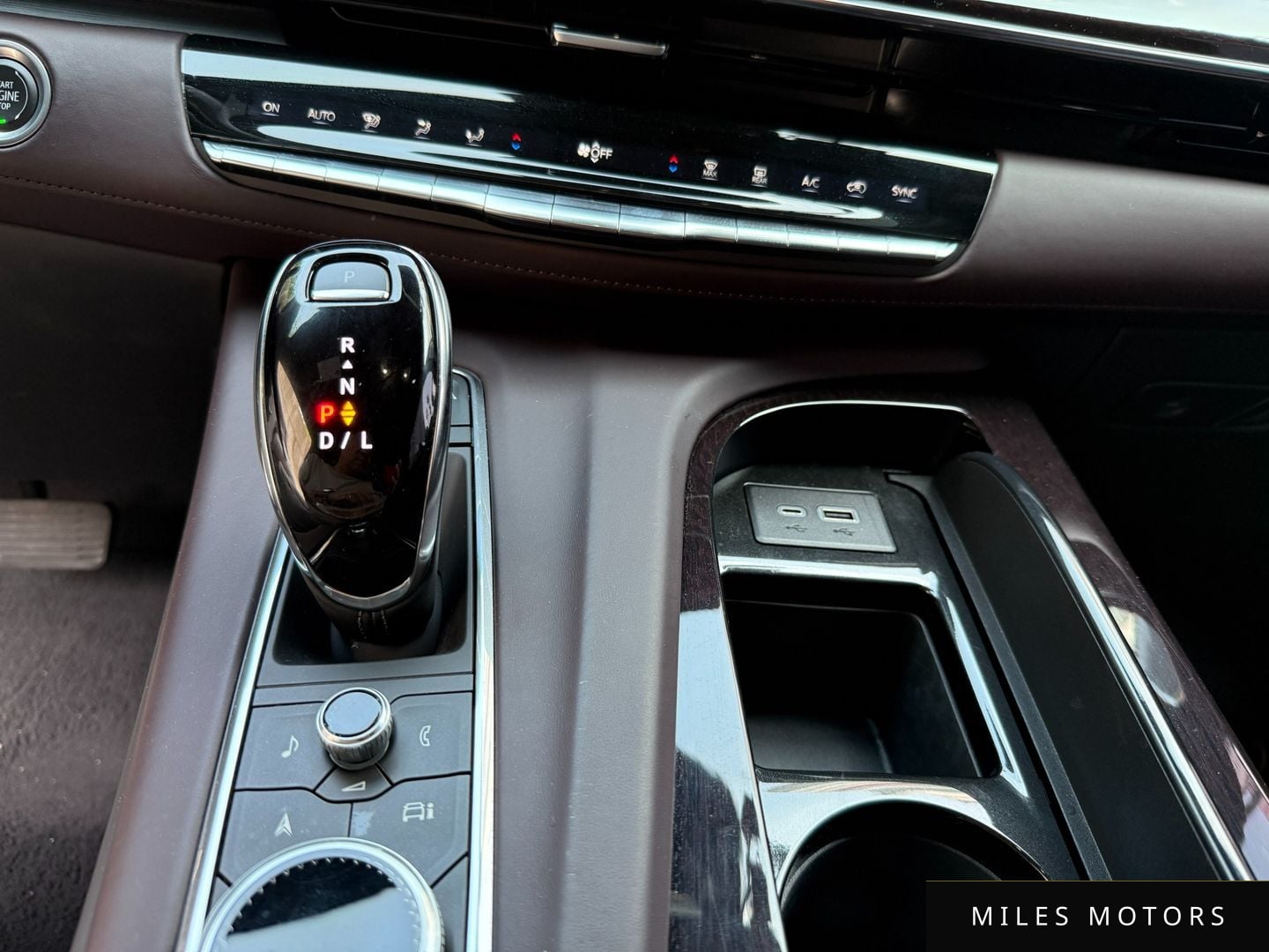 Cadillac Escalade 2023 — миниатюра 9