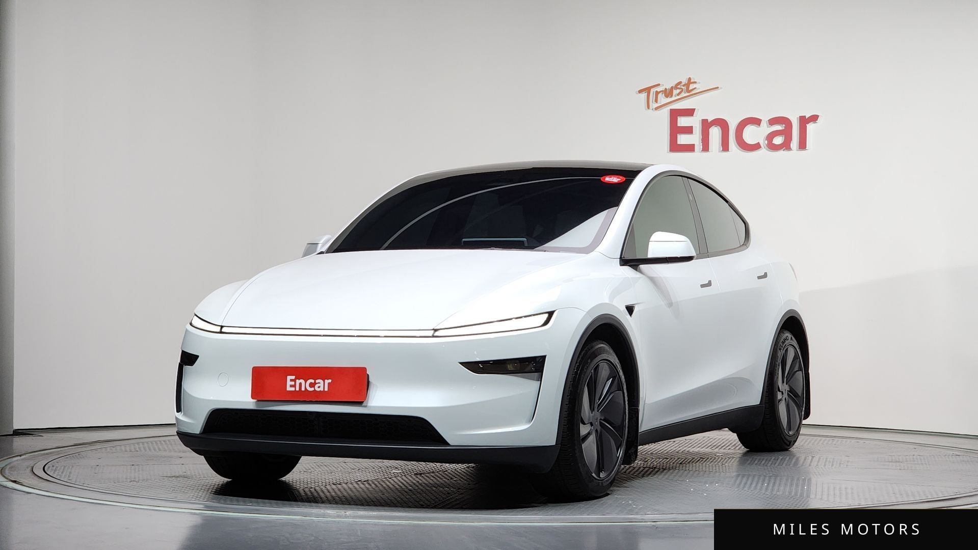 Tesla Model Y 2025 — фото 1 из 12
