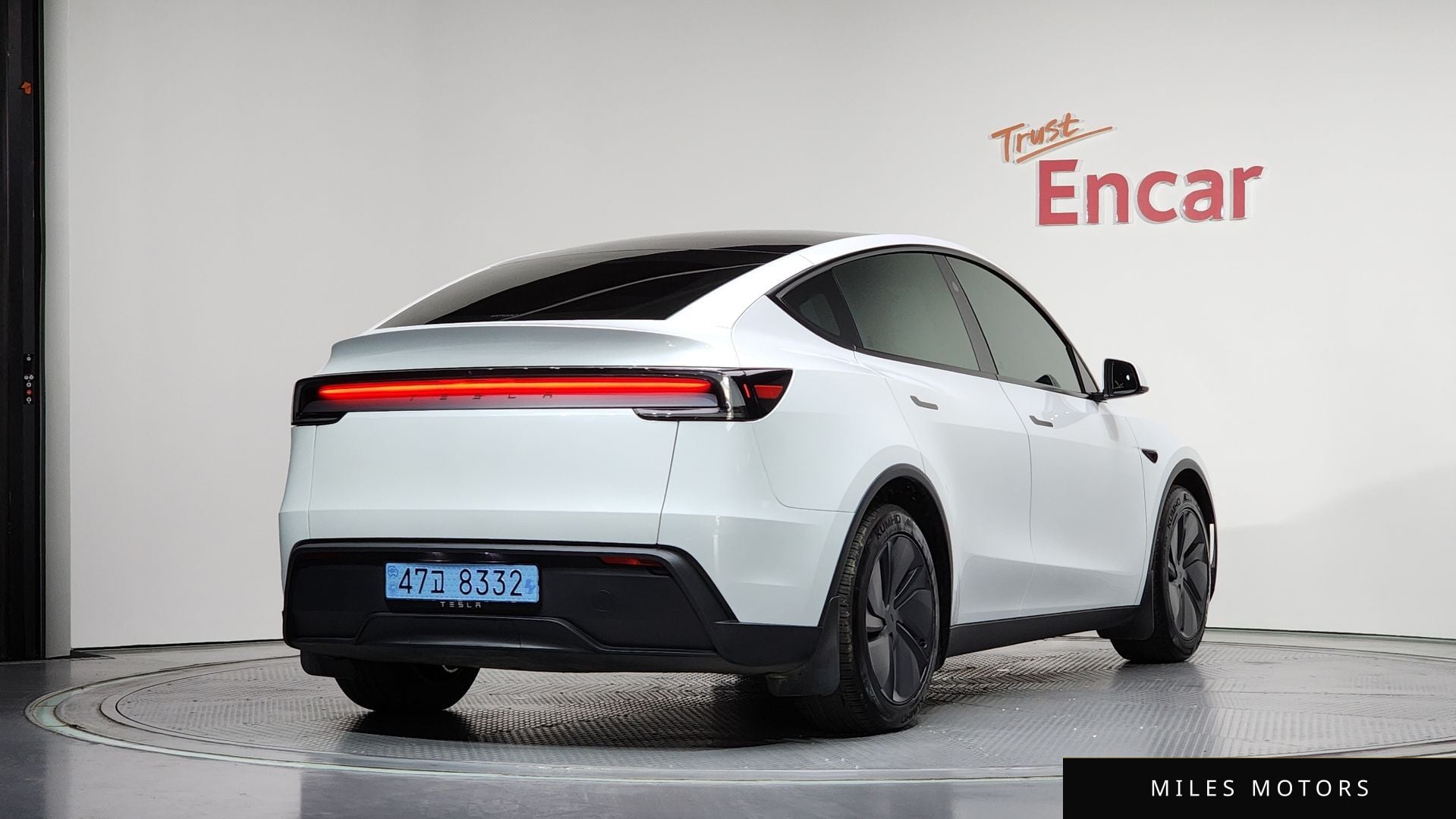 Tesla Model Y 2025 — миниатюра 2
