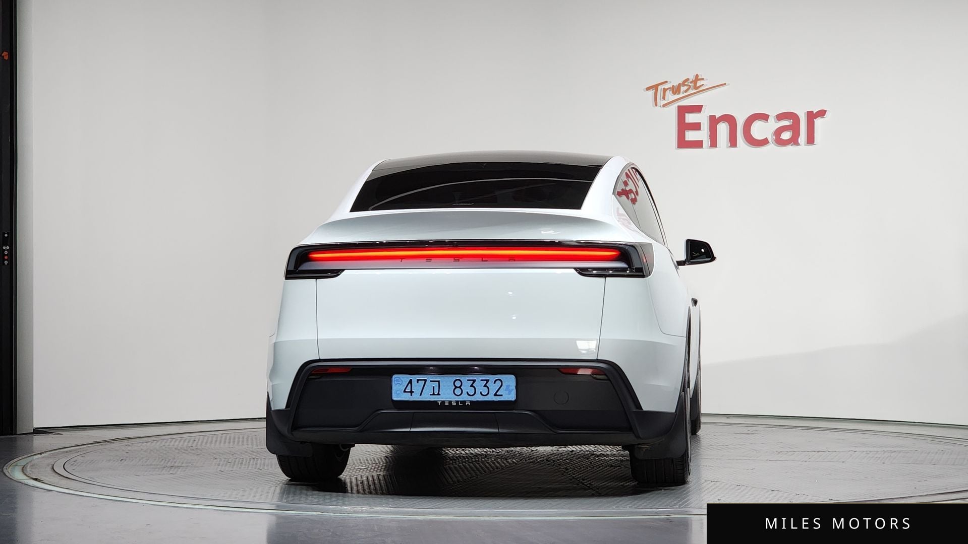 Tesla Model Y 2025 — миниатюра 4