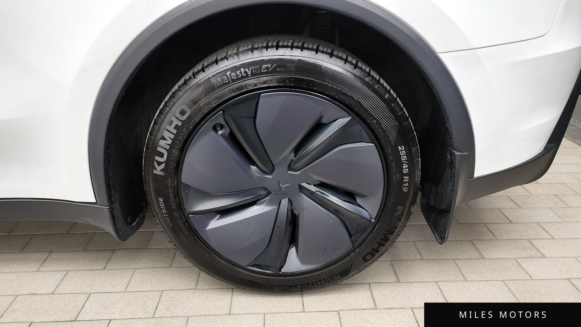 Tesla Model Y 2025 — миниатюра 7