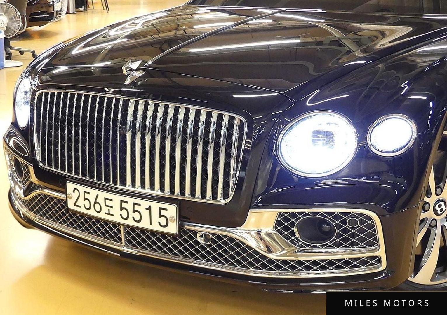 Bentley Flying Spur 2022 — миниатюра 4