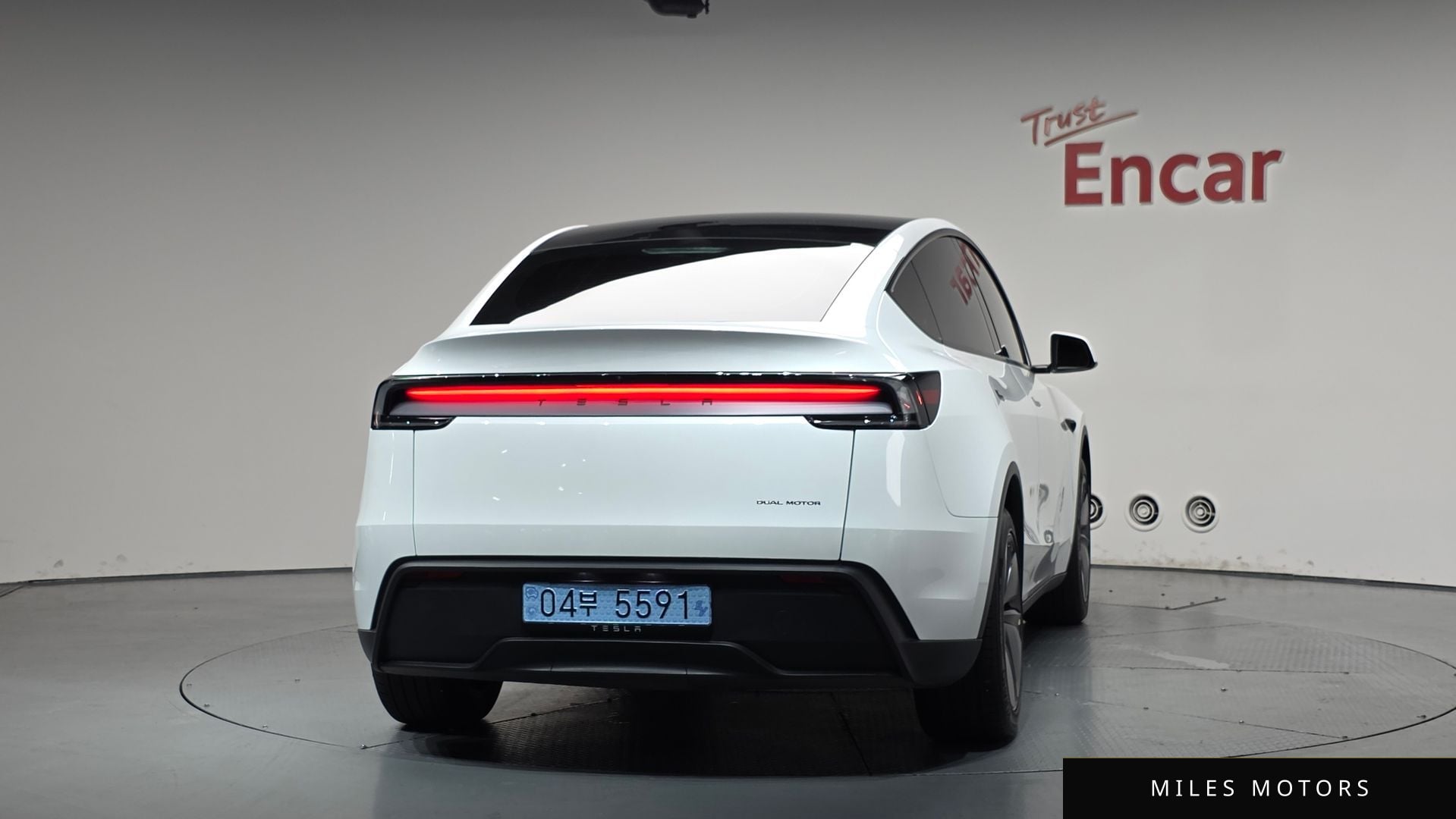 Tesla Model Y 2025 — миниатюра 3