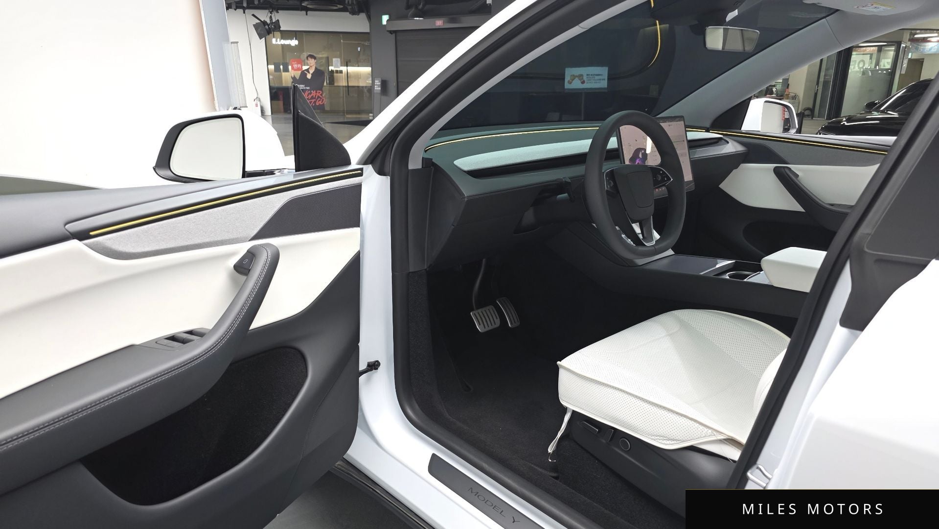 Tesla Model Y 2025 — миниатюра 12