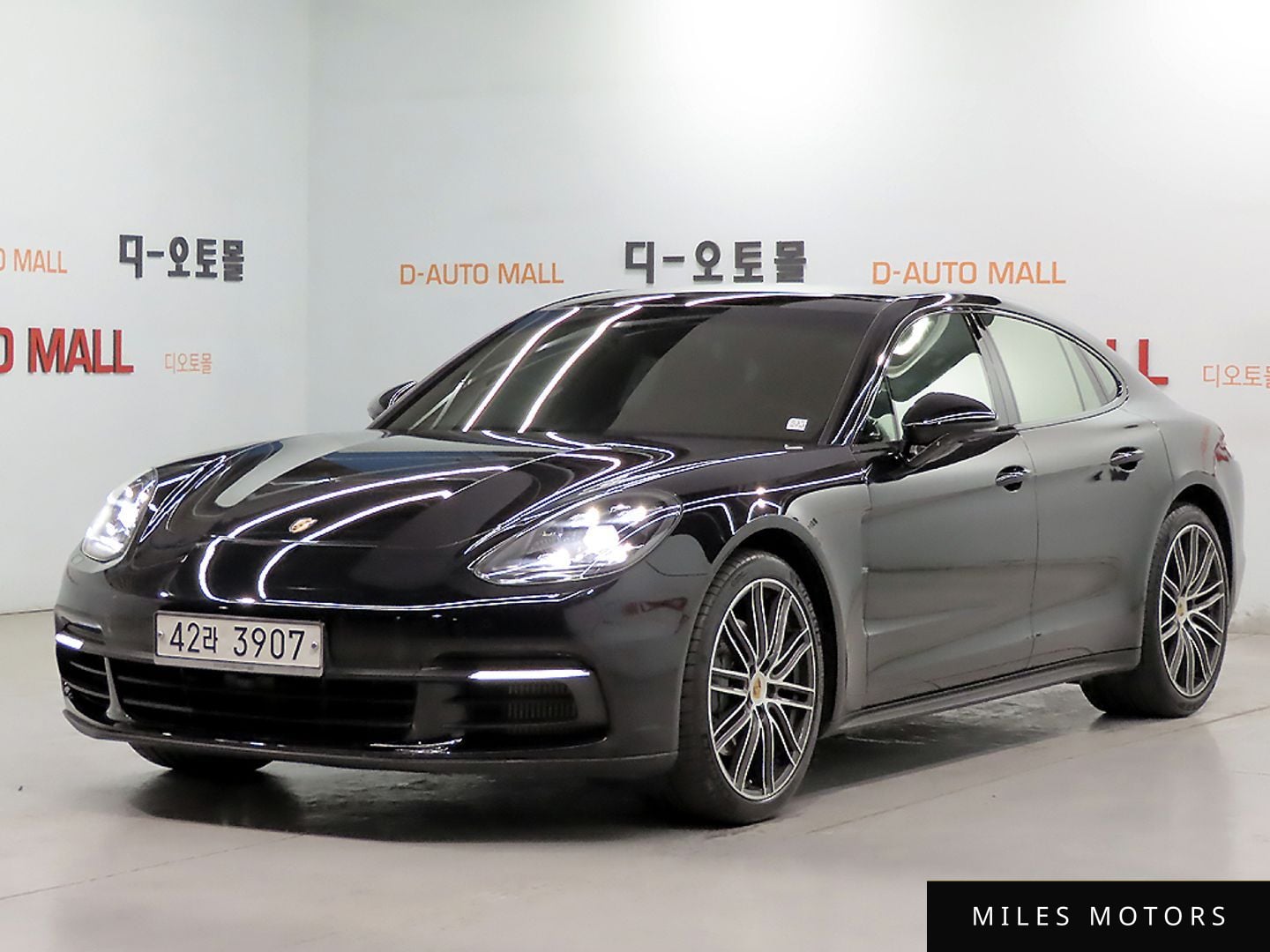 Porsche Panamera 2018 — фото 1 из 12