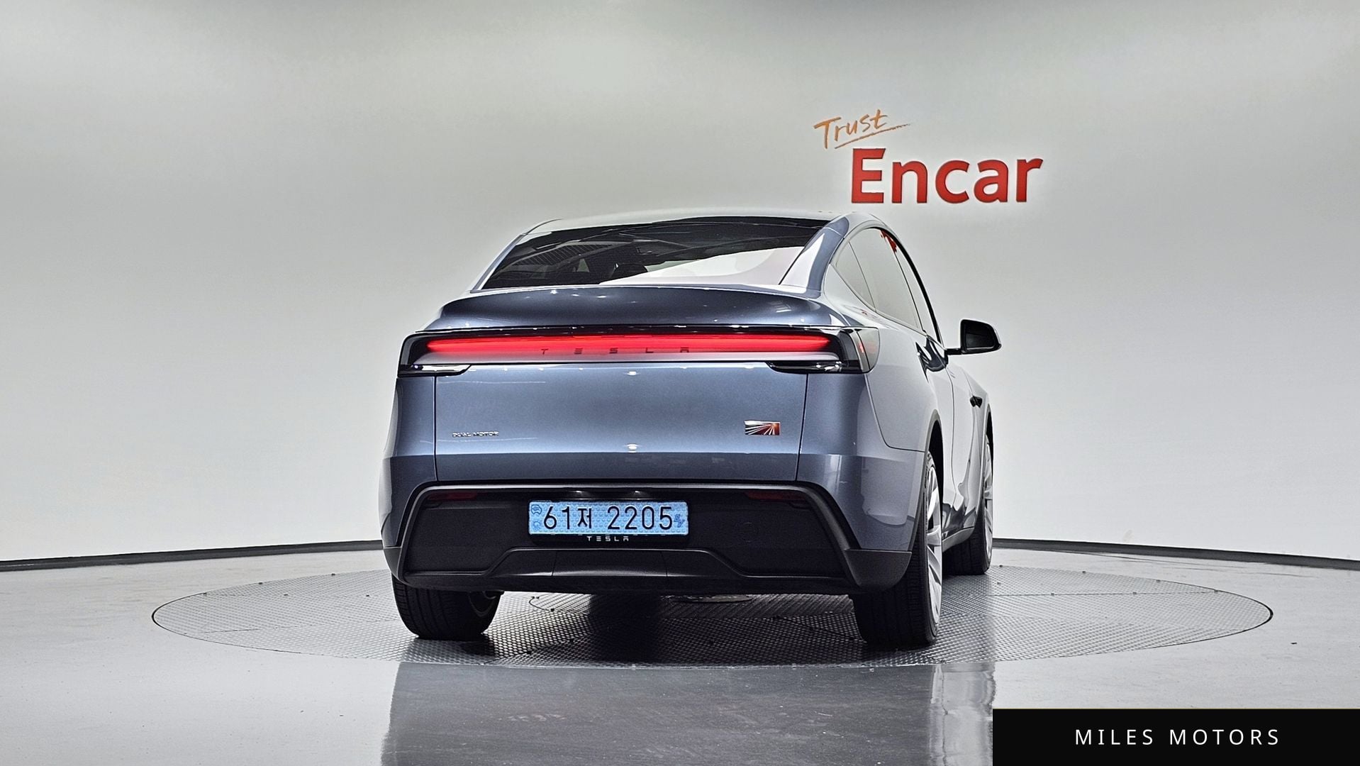 Tesla Model Y 2025 — миниатюра 3