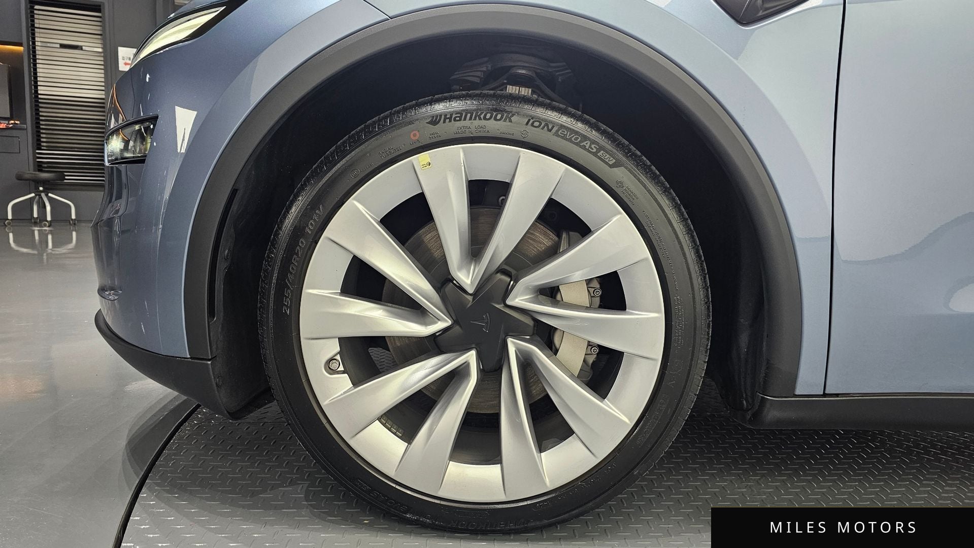 Tesla Model Y 2025 — миниатюра 4