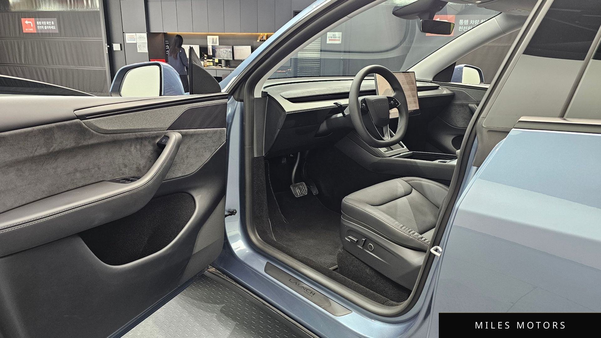 Tesla Model Y 2025 — миниатюра 12