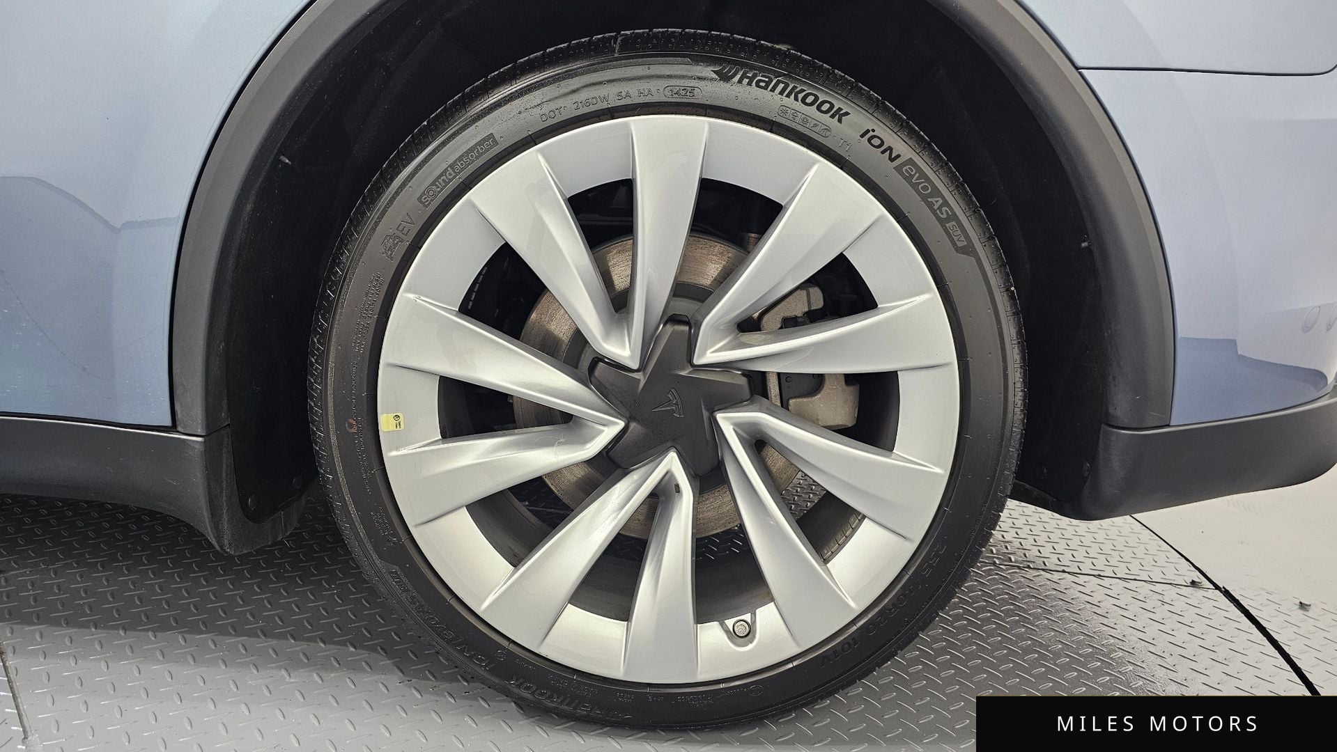 Tesla Model Y 2025 — миниатюра 6