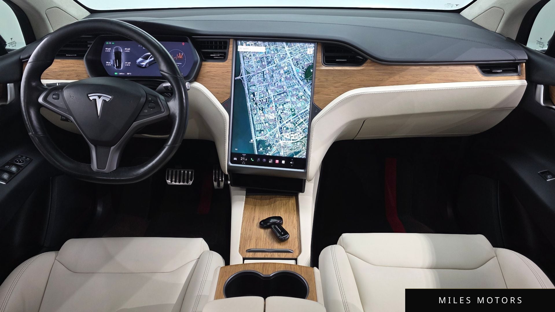Tesla Model X 2019 — миниатюра 10