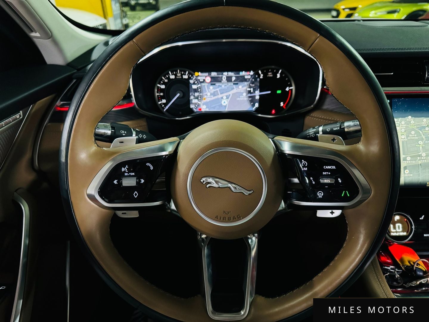 Jaguar F-PACE 2022 — миниатюра 8