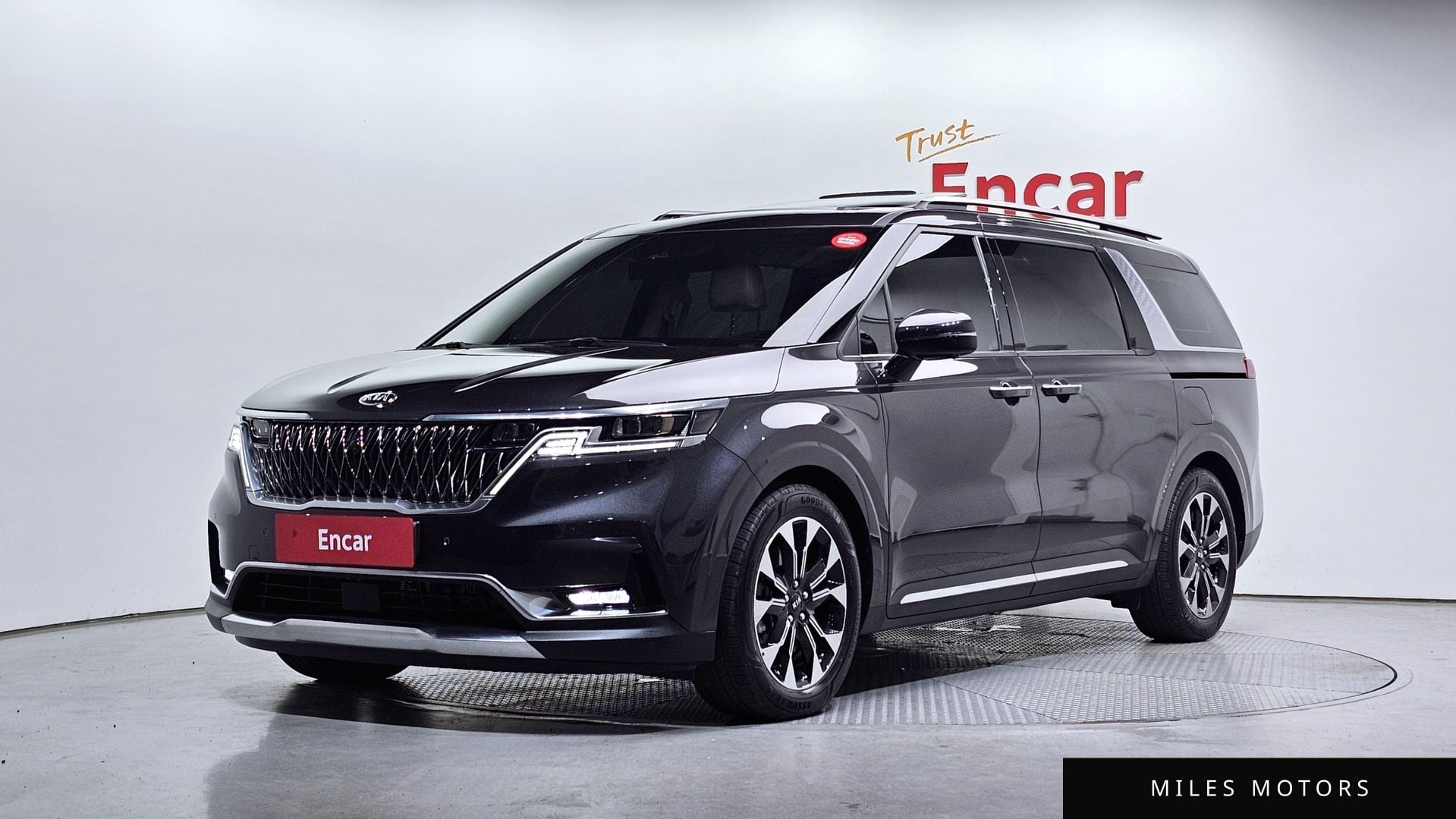 Kia Carnival 2021 — фото 1 из 12