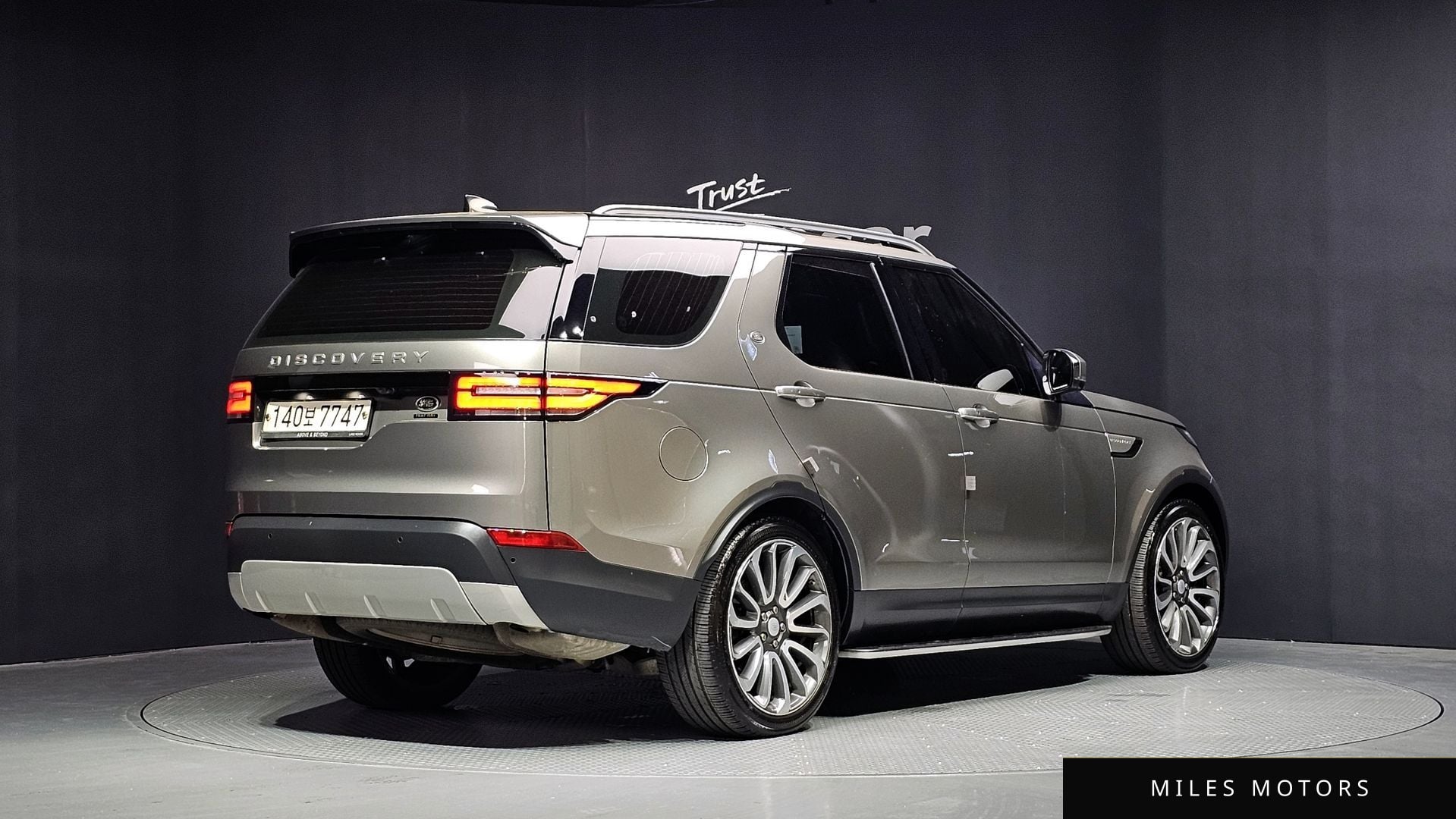 Land Rover Discovery 2017 — миниатюра 2