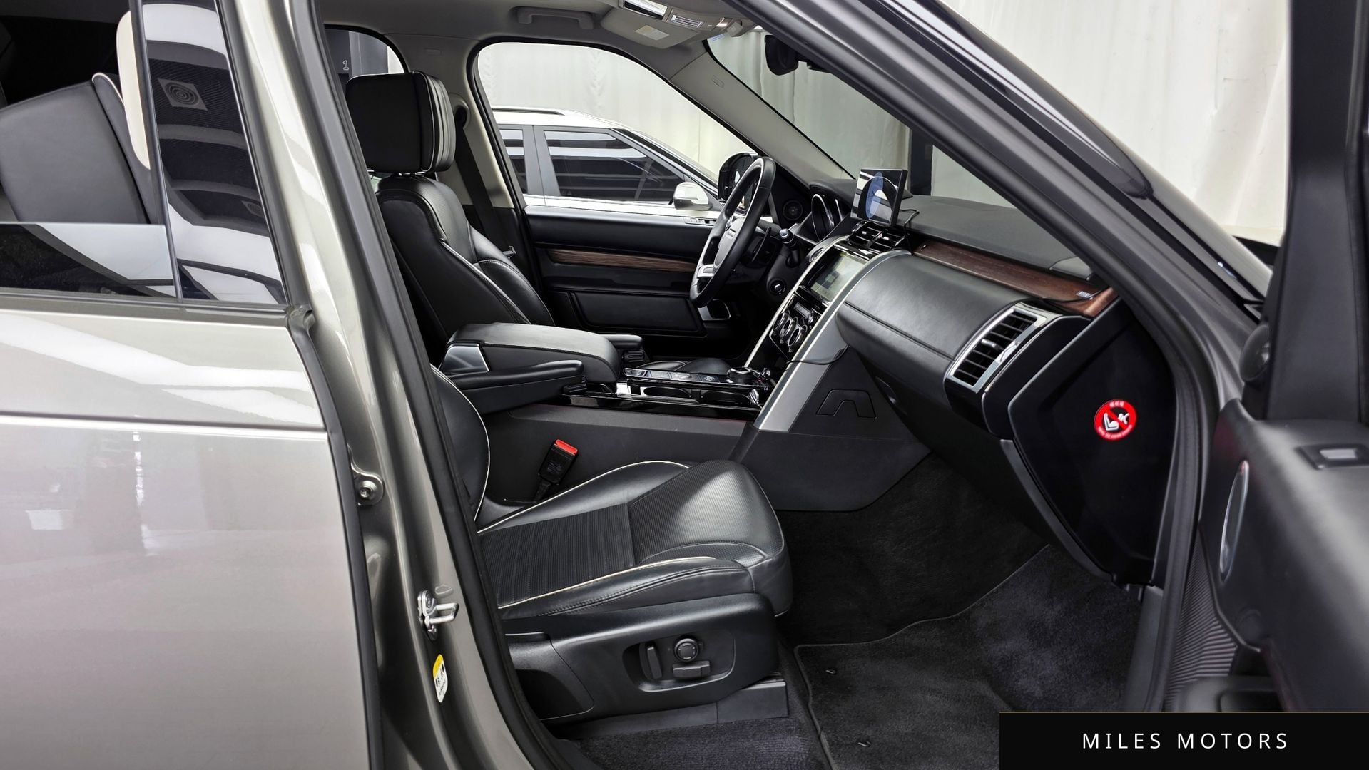 Land Rover Discovery 2017 — миниатюра 11
