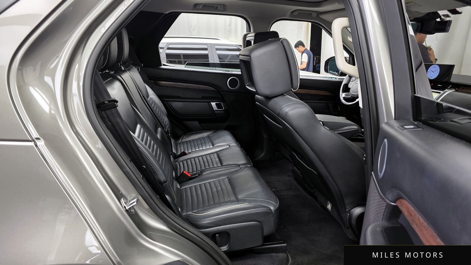 Land Rover Discovery 2017 — миниатюра 12