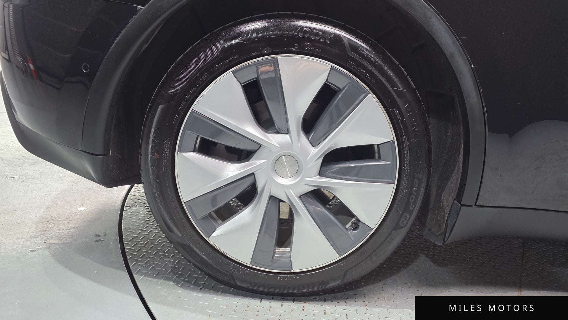 Tesla Model Y 2021 — миниатюра 5