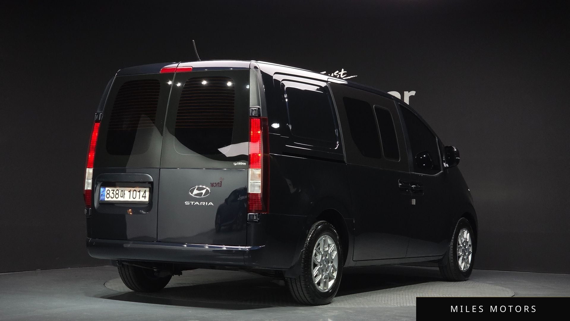 Hyundai Staria 2023 — миниатюра 2