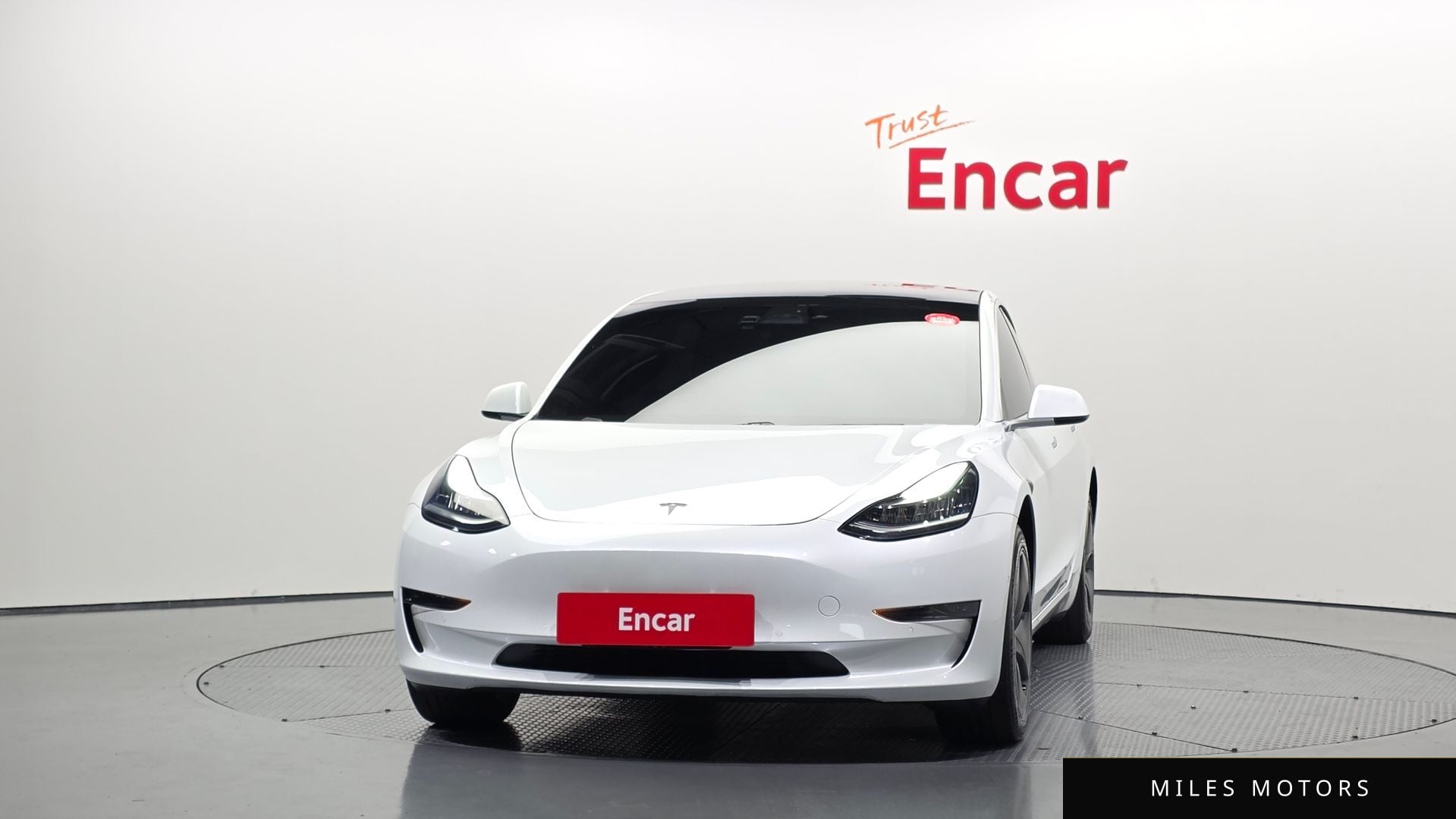Tesla Model 3 2020 — миниатюра 3