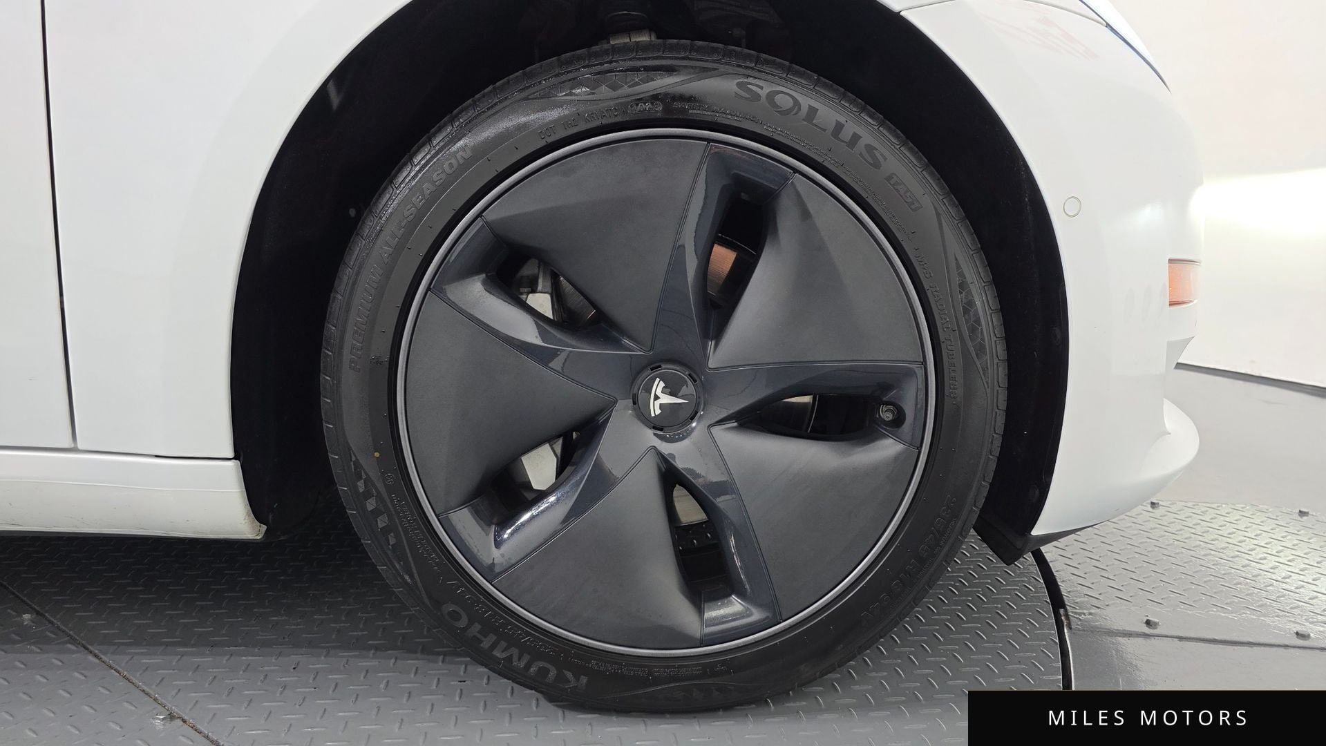Tesla Model 3 2020 — миниатюра 7