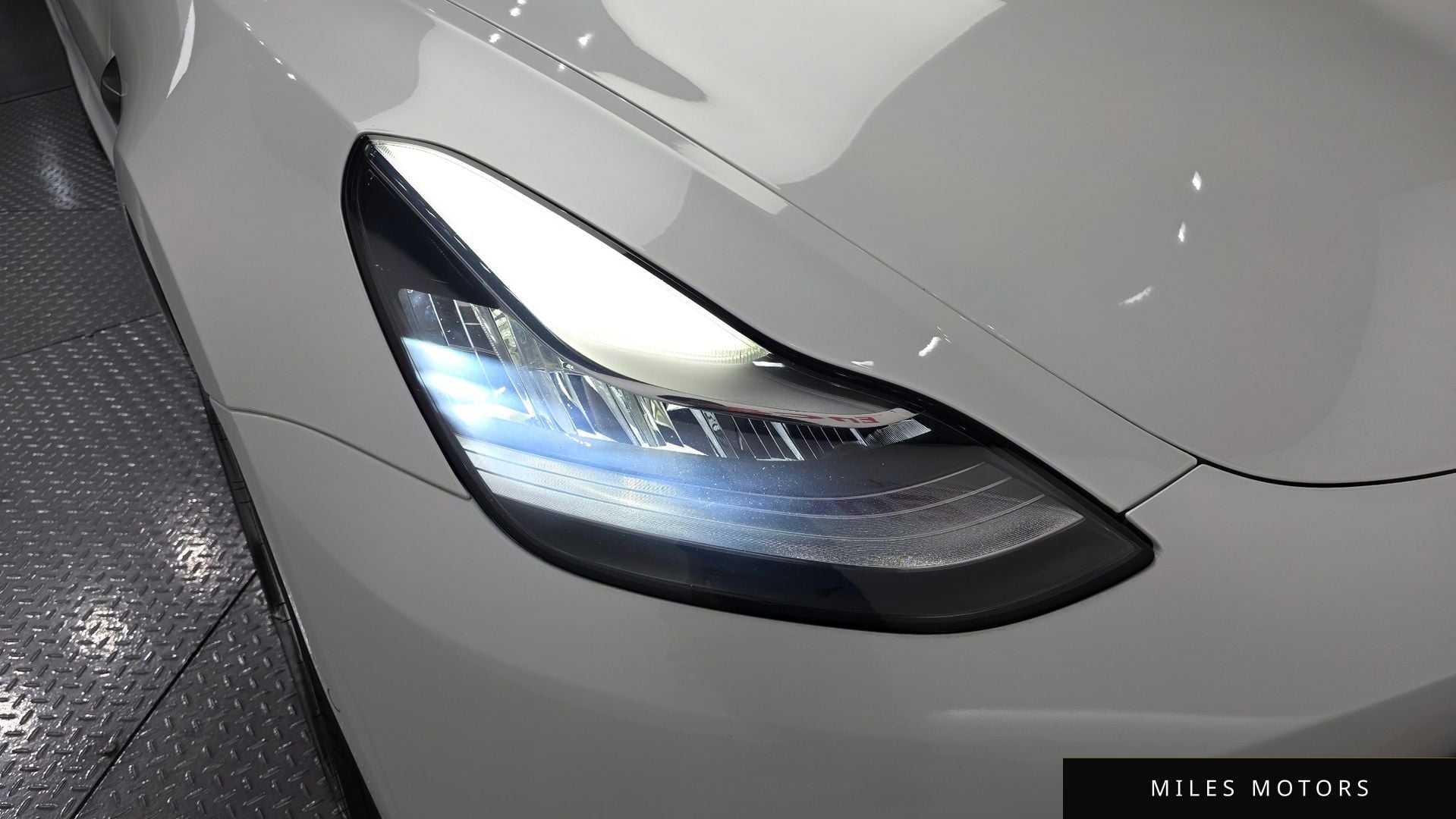 Tesla Model 3 2020 — миниатюра 8