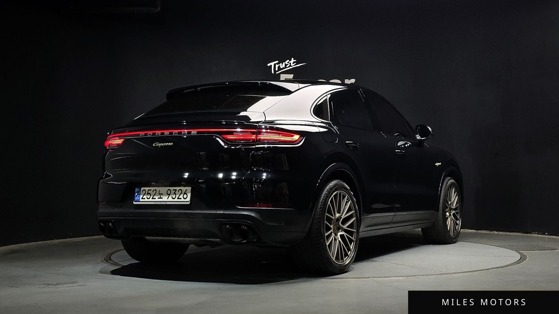 Porsche Cayenne 2023 — миниатюра 2