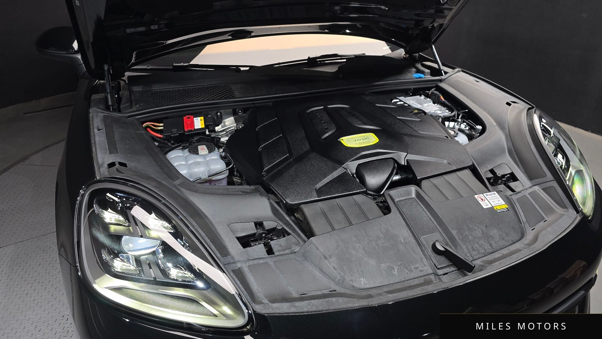 Porsche Cayenne 2023 — миниатюра 6