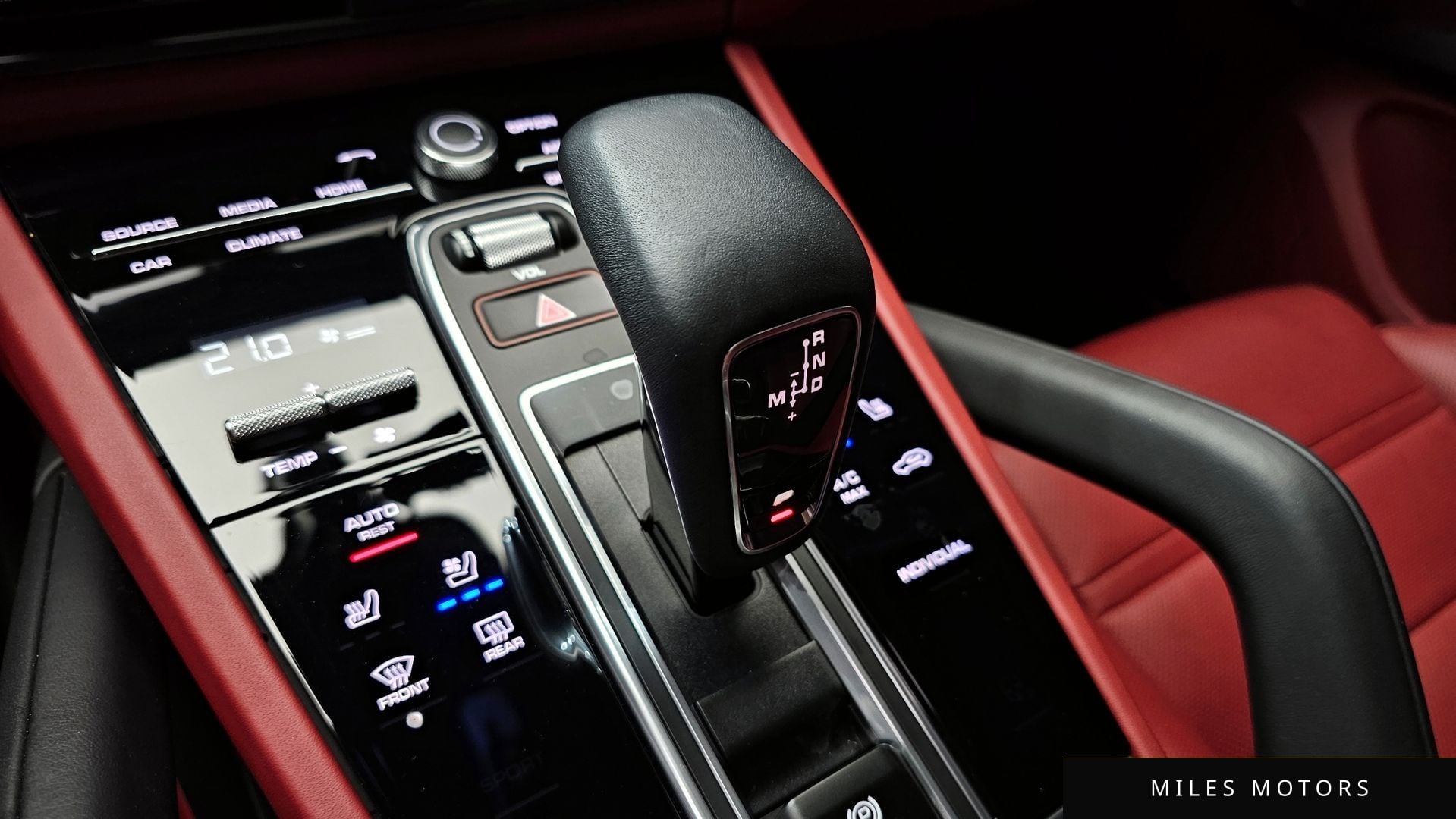 Porsche Cayenne 2023 — миниатюра 12