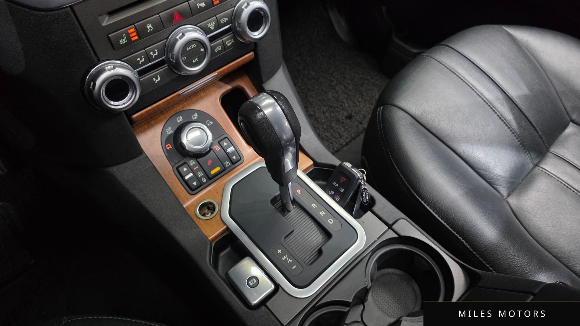 Land Rover Discovery 2010 — миниатюра 9