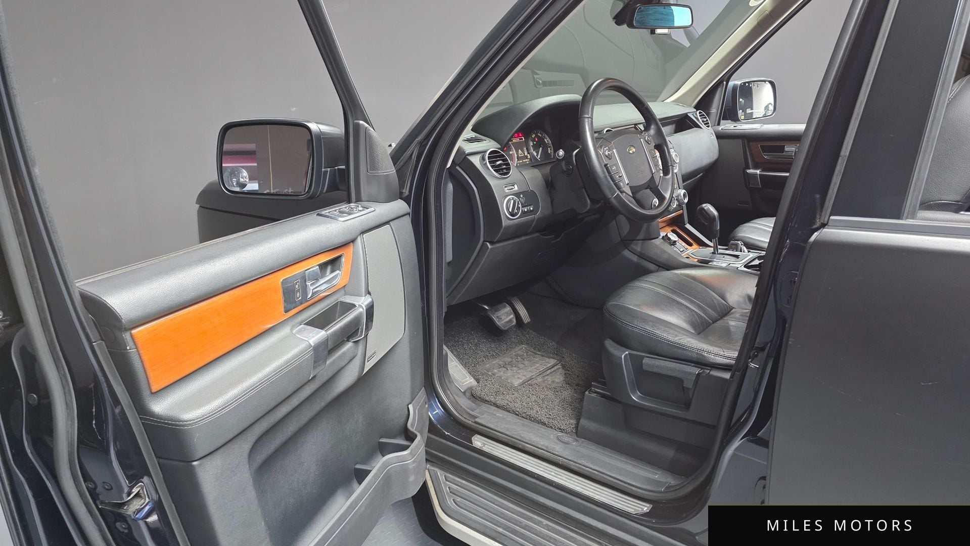 Land Rover Discovery 2010 — миниатюра 10