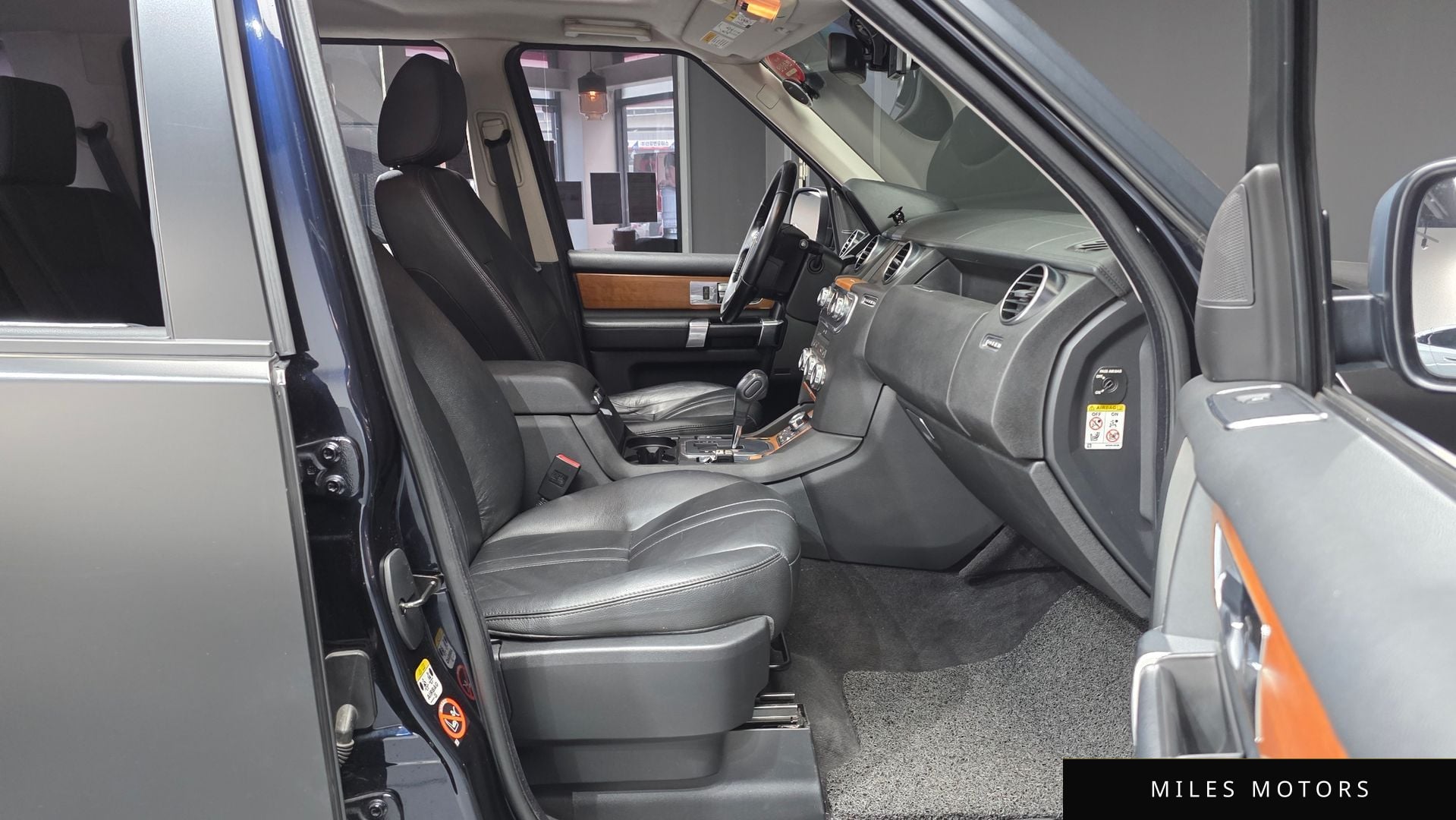 Land Rover Discovery 2010 — миниатюра 11