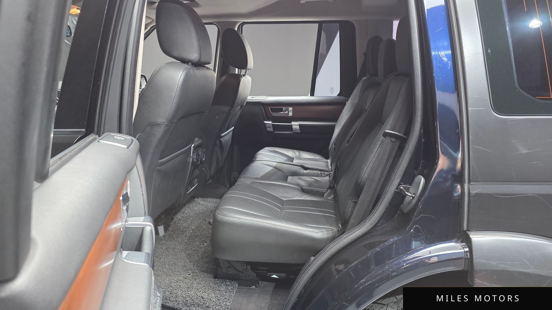 Land Rover Discovery 2010 — миниатюра 12