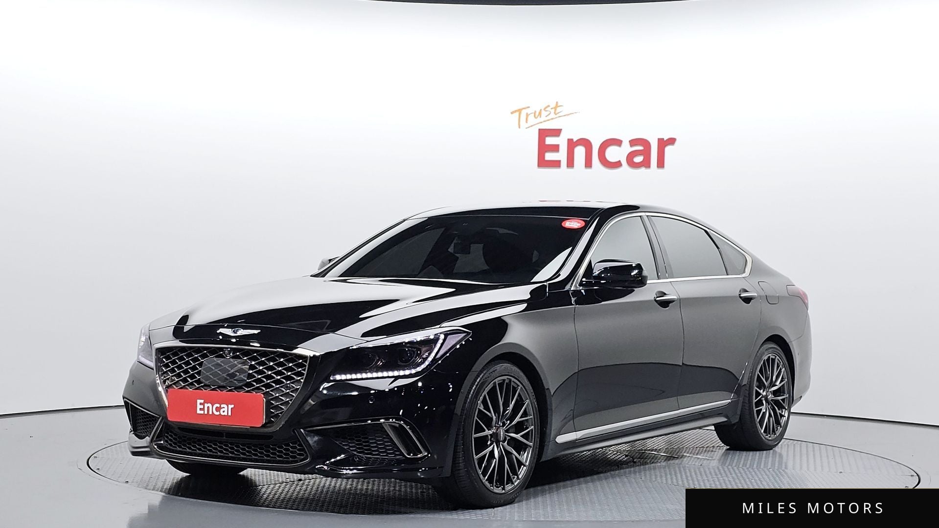 Hyundai Genesis 2016 — фото 1 из 12