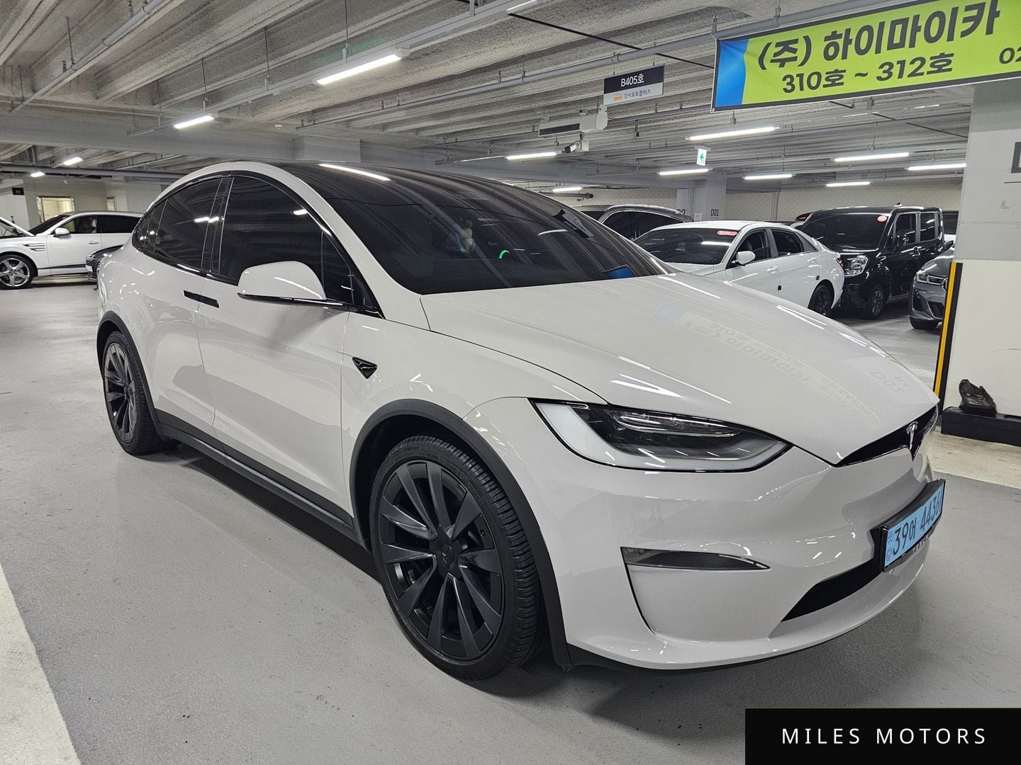 Tesla Model X 2023 — фото 1 из 12