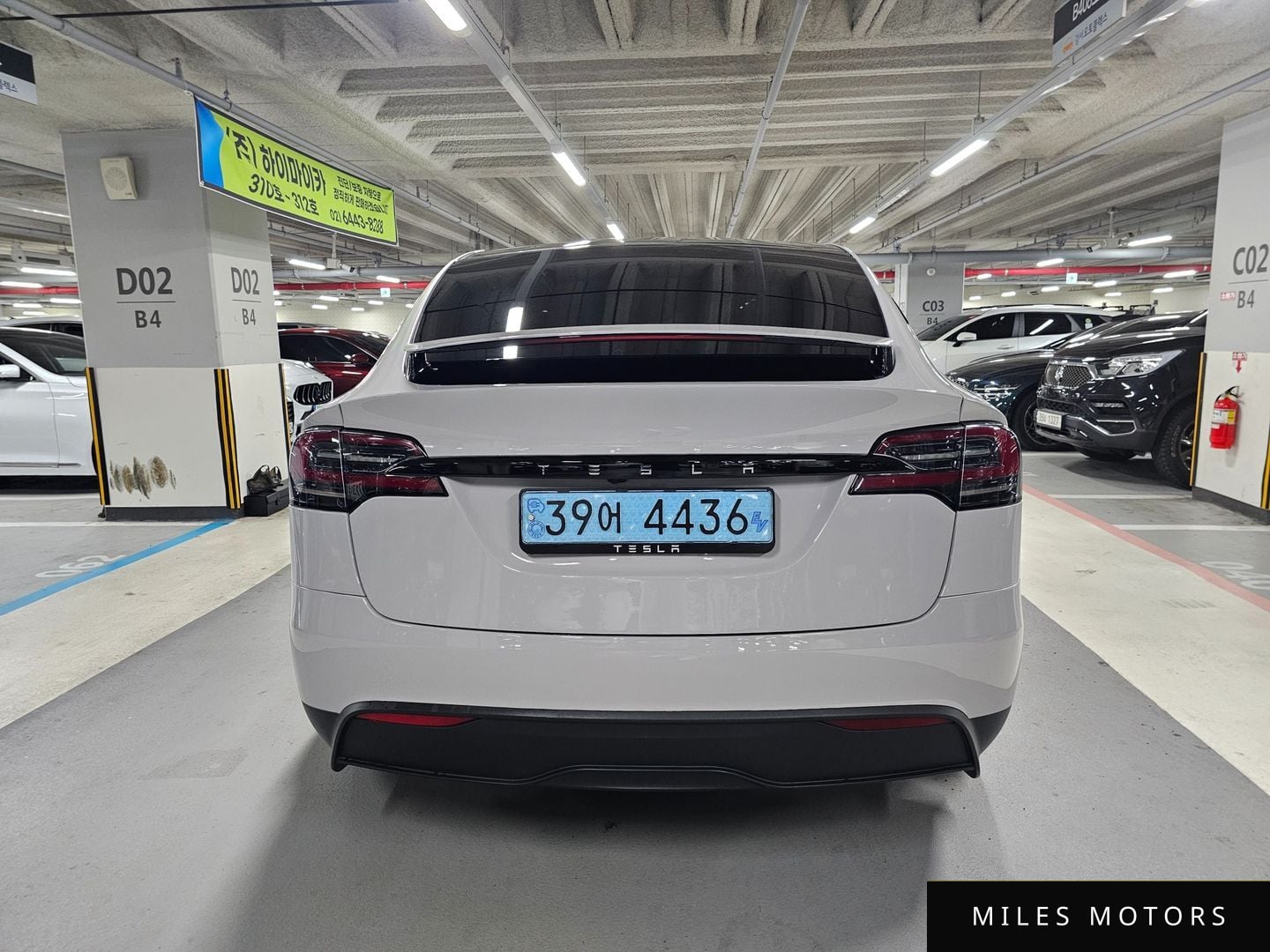 Tesla Model X 2023 — миниатюра 2
