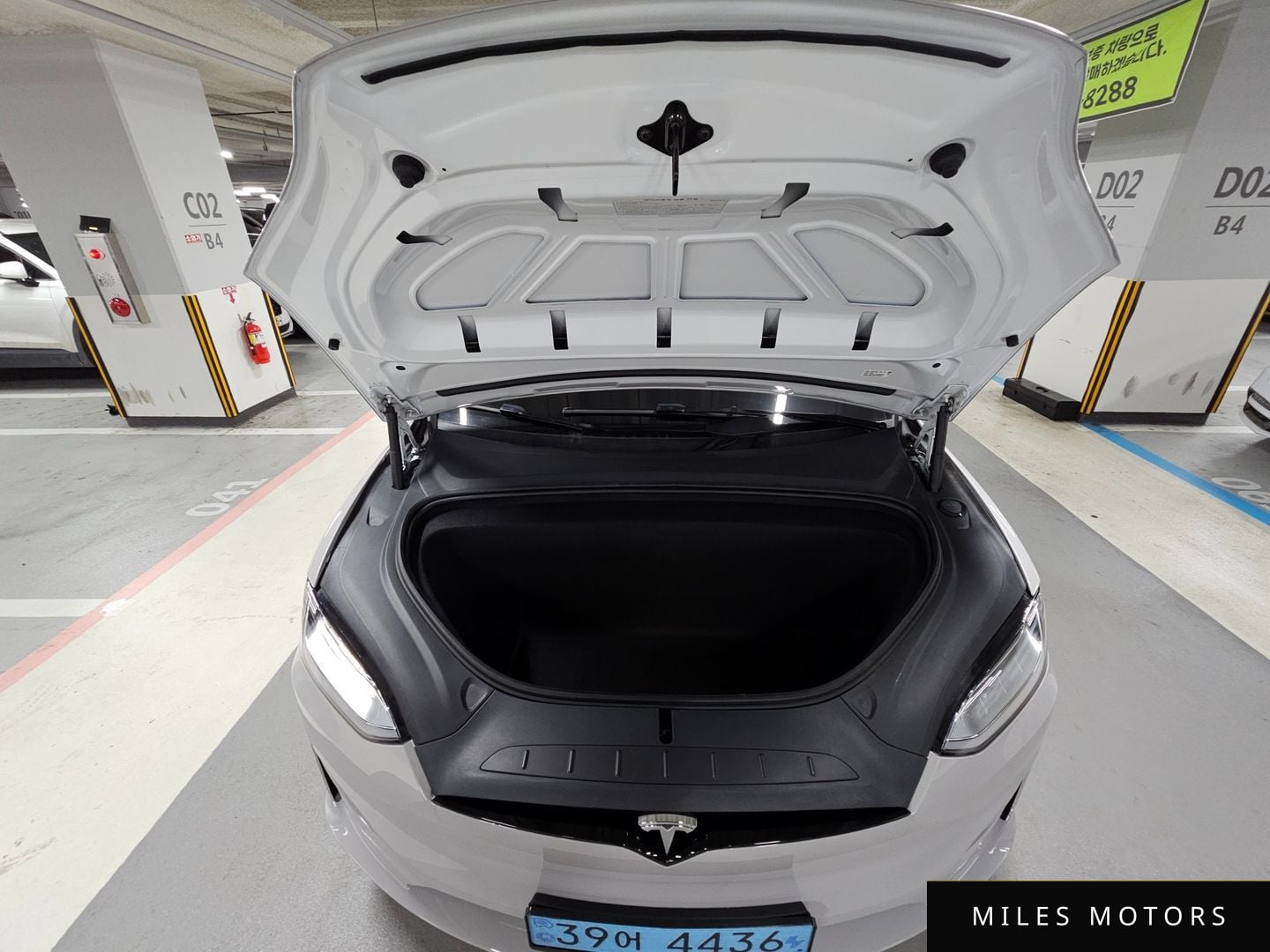 Tesla Model X 2023 — миниатюра 6