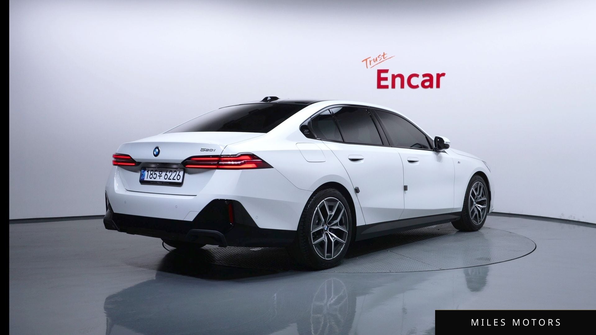 BMW 5 Series (G60) 2025 — миниатюра 2