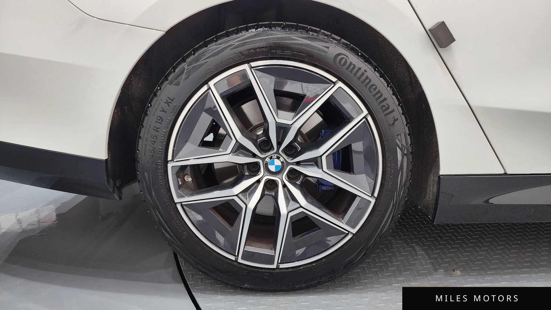 BMW 5 Series (G60) 2025 — миниатюра 5