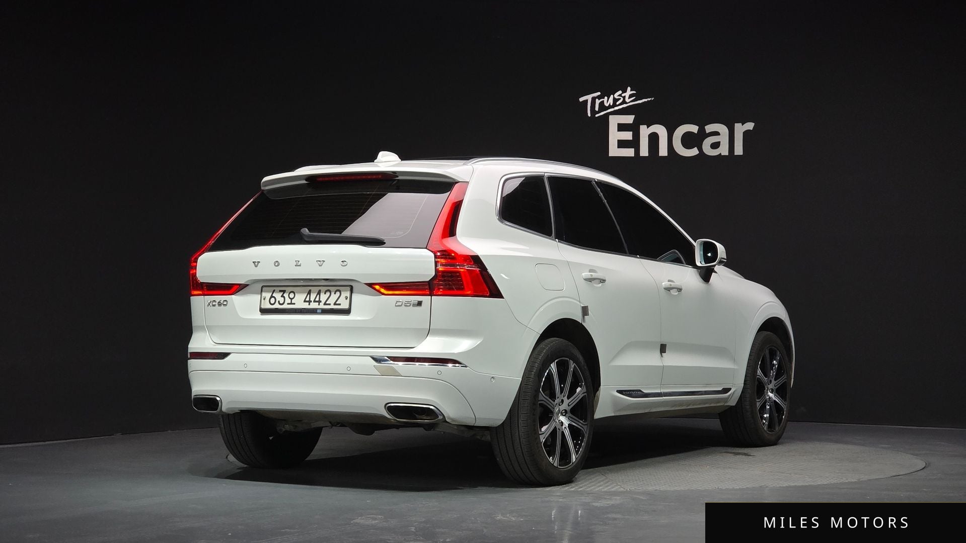 Volvo XC60 2019 — фото 1 из 12