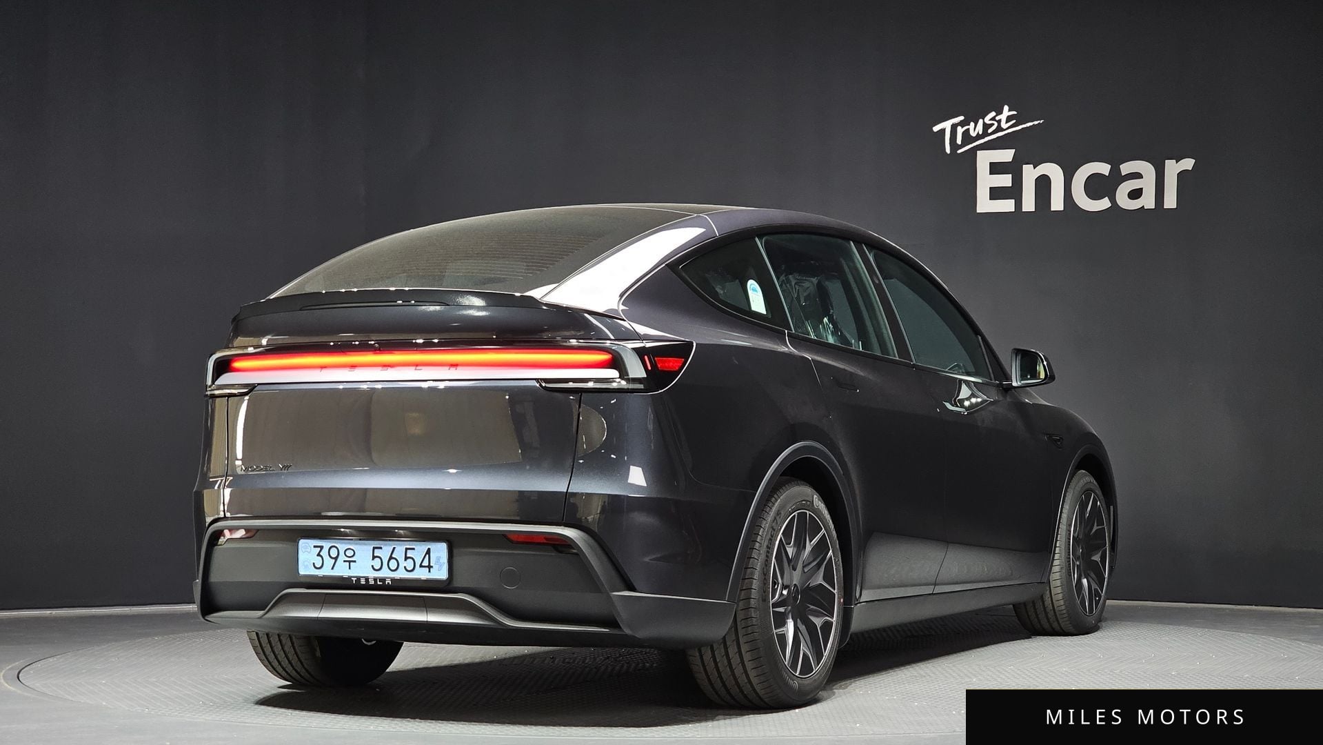 Tesla Model Y 2026 — миниатюра 2