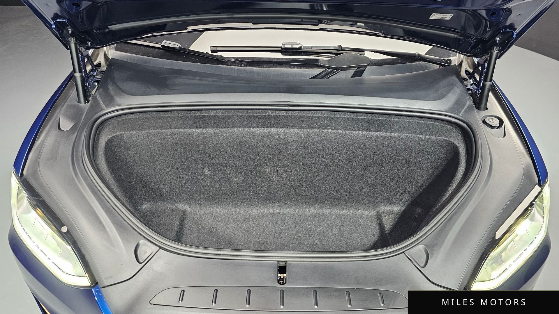 Tesla Model X 2023 — миниатюра 6