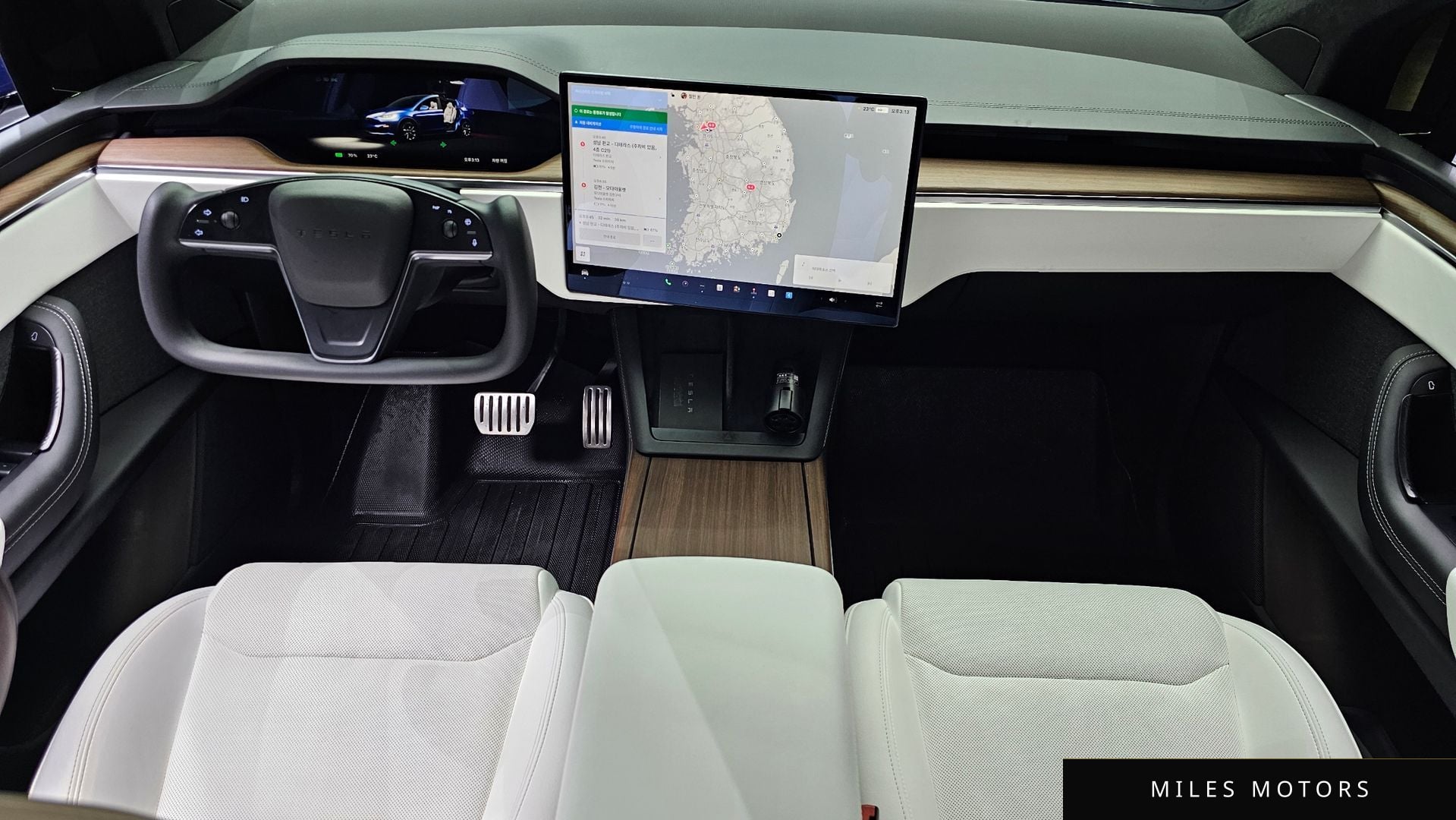 Tesla Model X 2023 — миниатюра 10