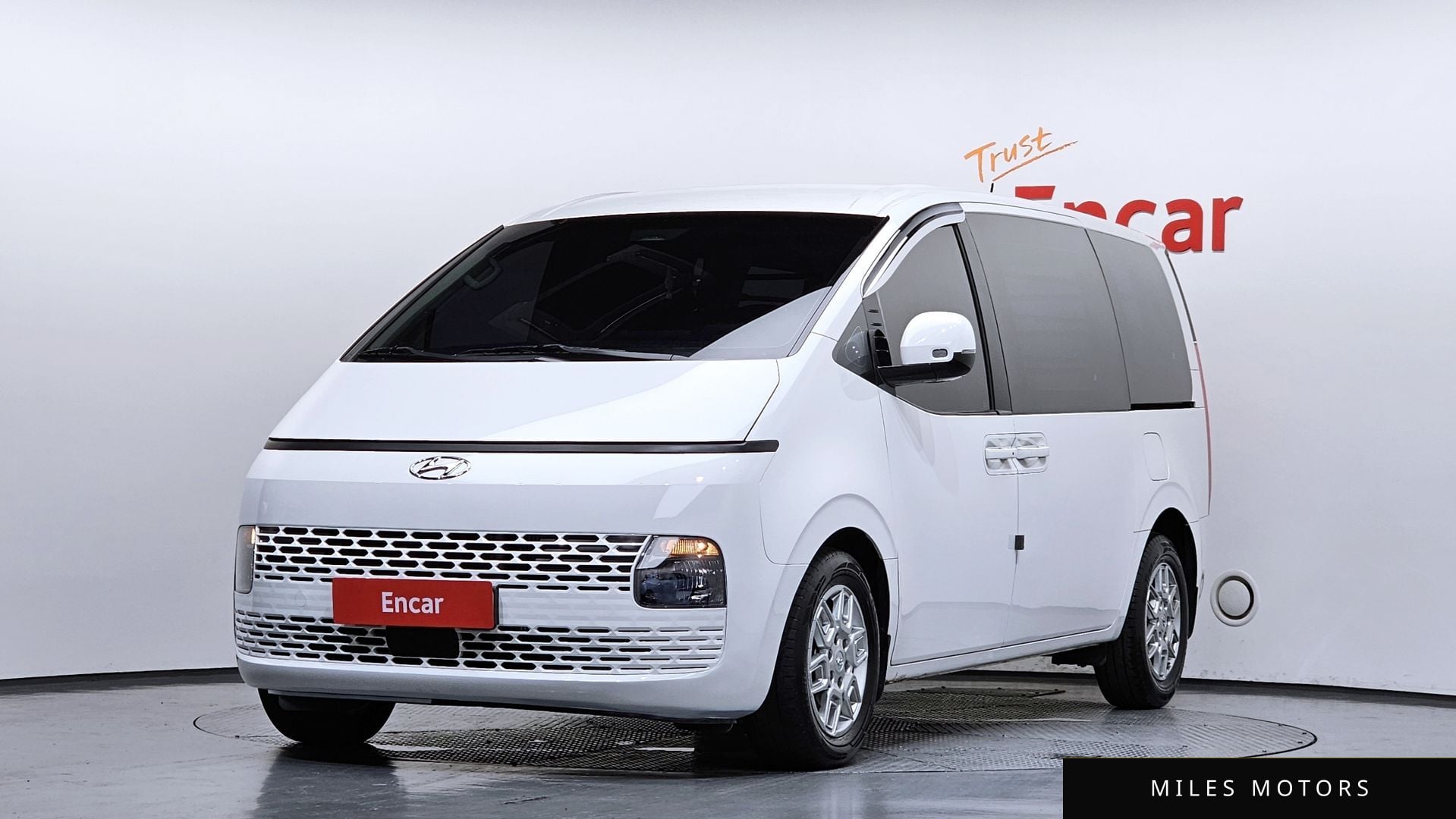 Hyundai Staria 2023 — миниатюра 2