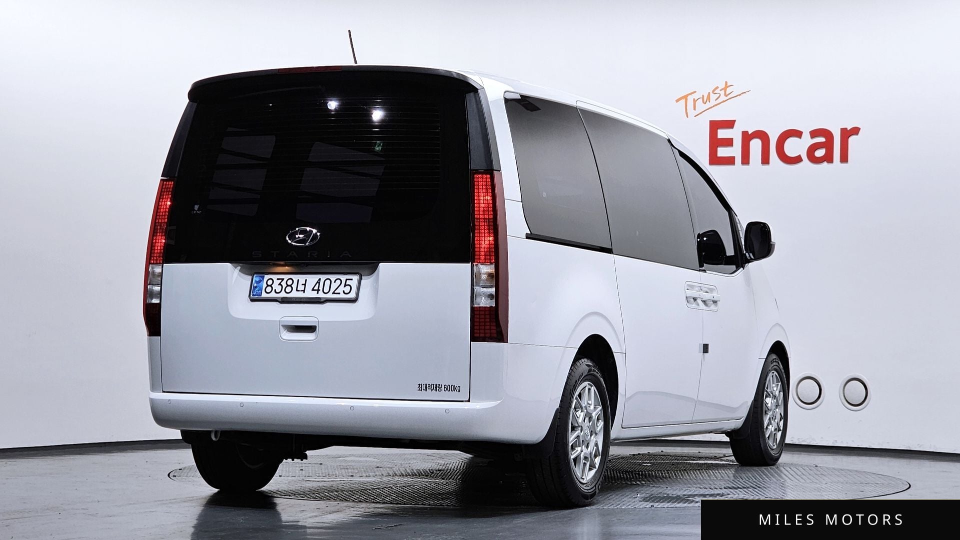 Hyundai Staria 2023 — миниатюра 3