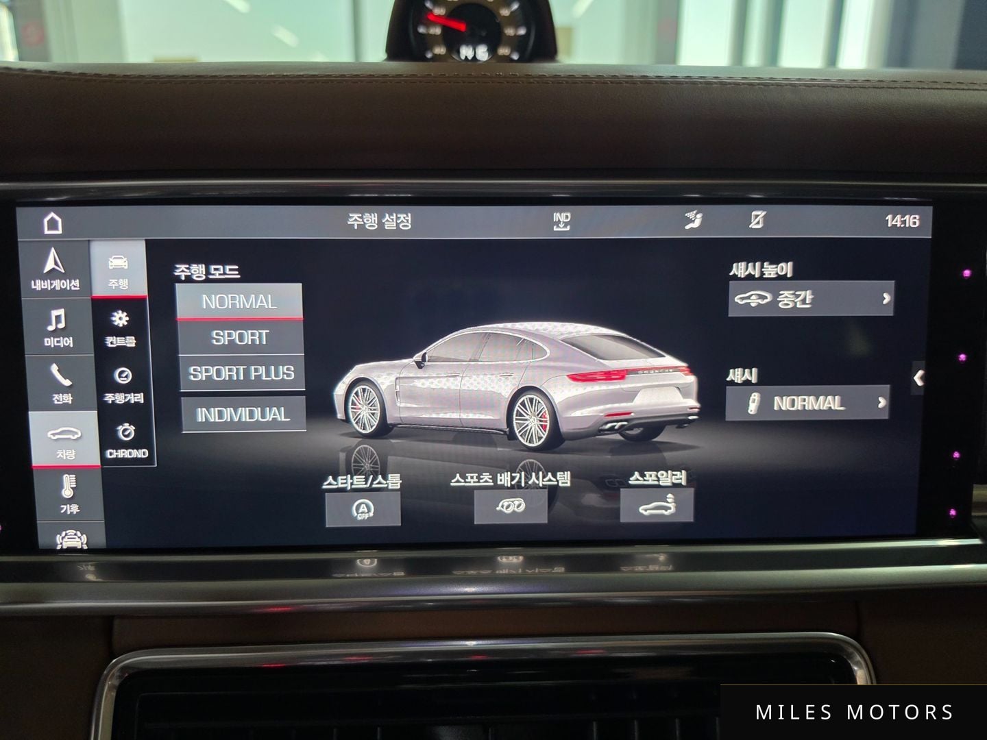 Porsche Panamera 2019 — миниатюра 12